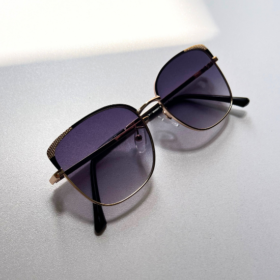 Picture of Retro Gold-Rim Square Sunglasses