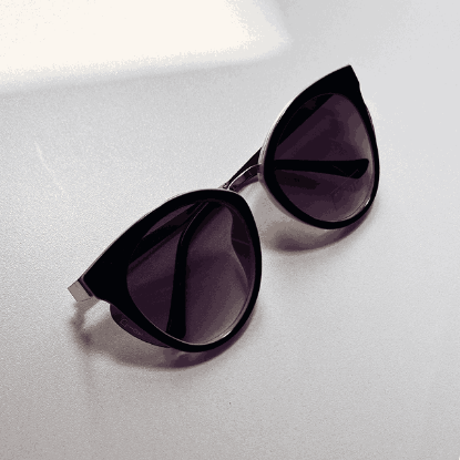 Picture of Elegant Oversized Cat-Eye Sunglasses